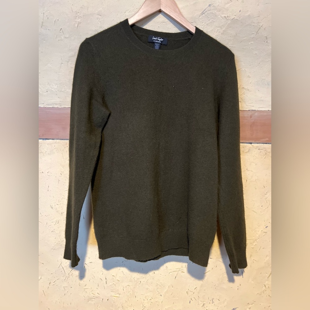 Lord and Taylor cashmere sweater in army green